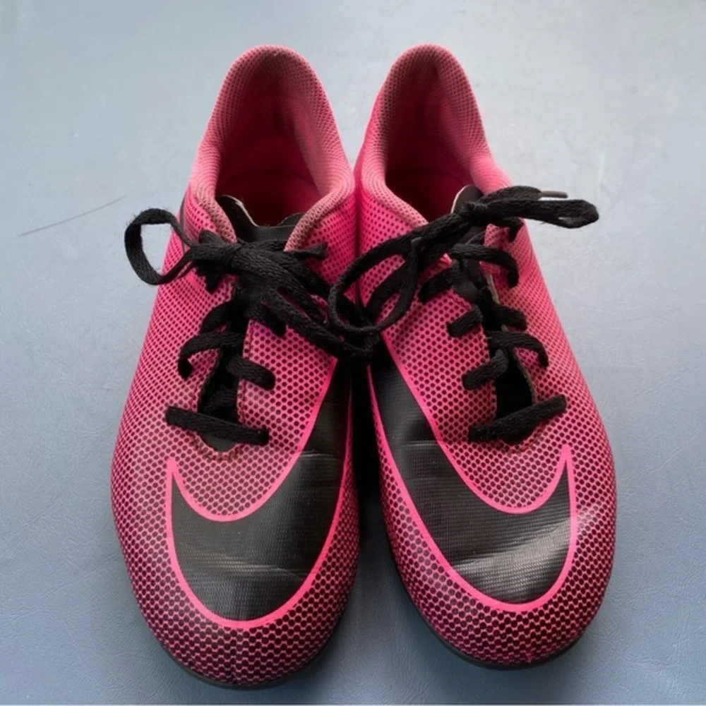 Nike Shoes‎ Girls Size Size 5Y Cleats Pink Black Lace Up